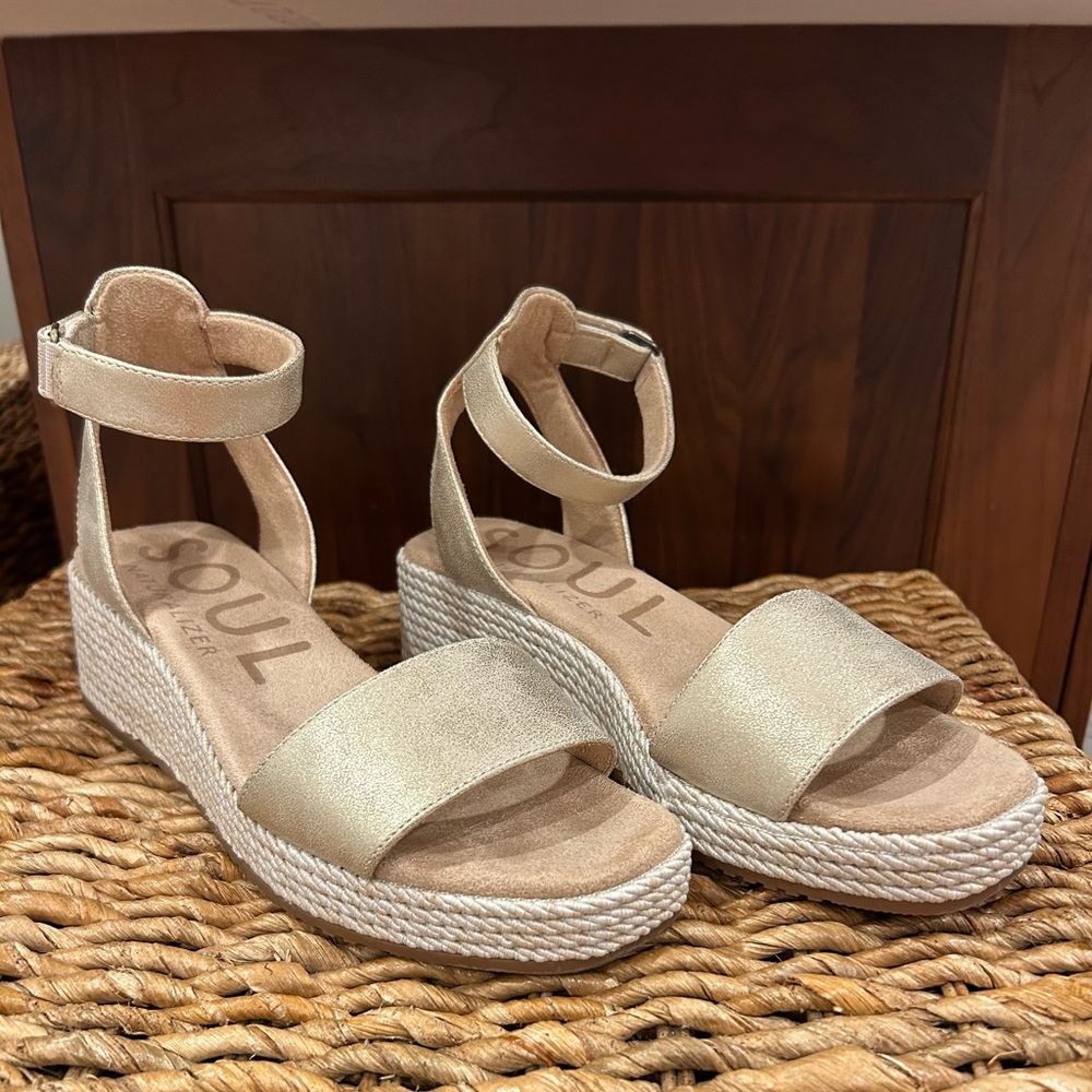 Naturalizer Shimmering Beige Sandals